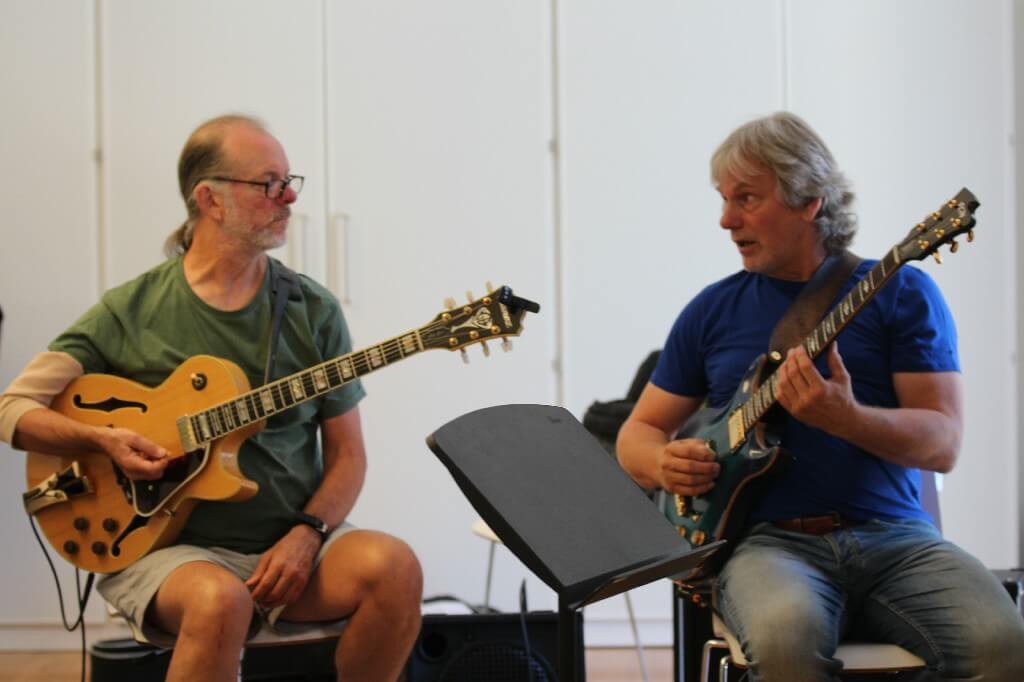 Renommierter_Gitarrenlehrer_MichaelSagmeister(rechts)